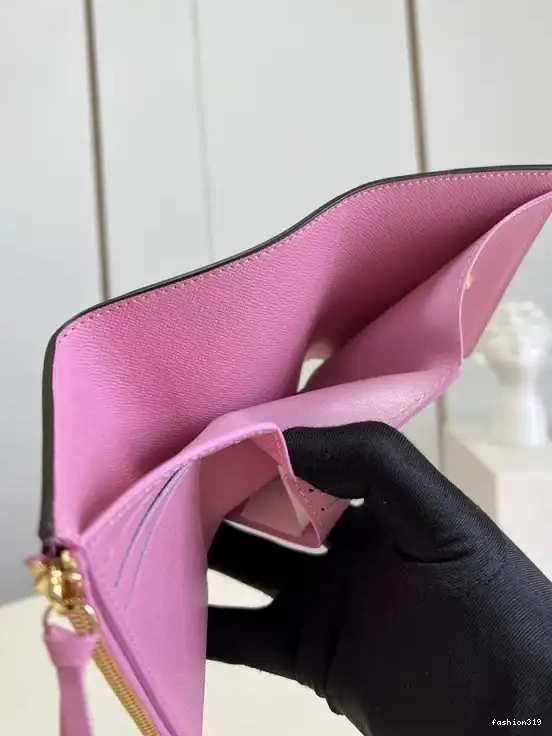 Vuitton VICTORINE Louis Wallet 0324